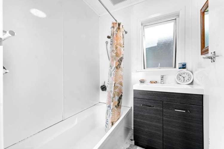 53 Henderson Valley Road Henderson_19