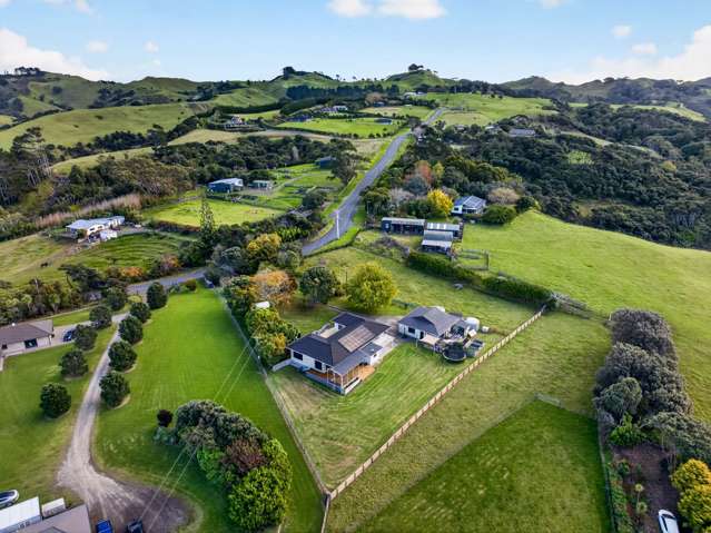 Modern Lifestyle, Views, Easy-Care Level Property