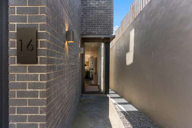 Contemporary Comfort, Coastal Convenience