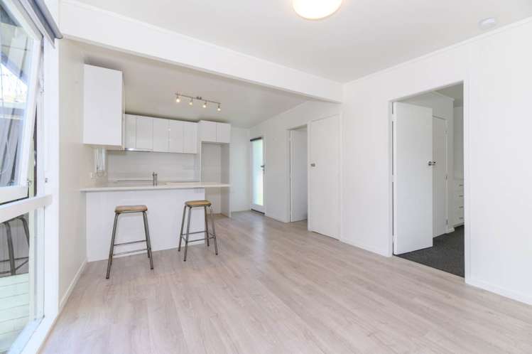 2/64 Chartwell Avenue Glenfield_5