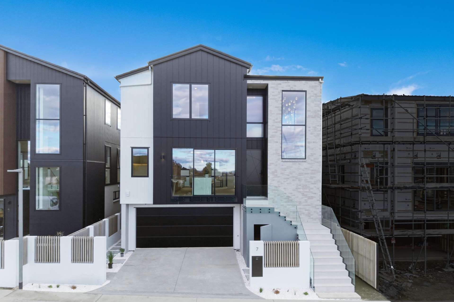 7 Awa Crescent St Johns_0