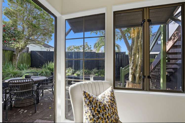 2/1 Aramoana Avenue Devonport_21