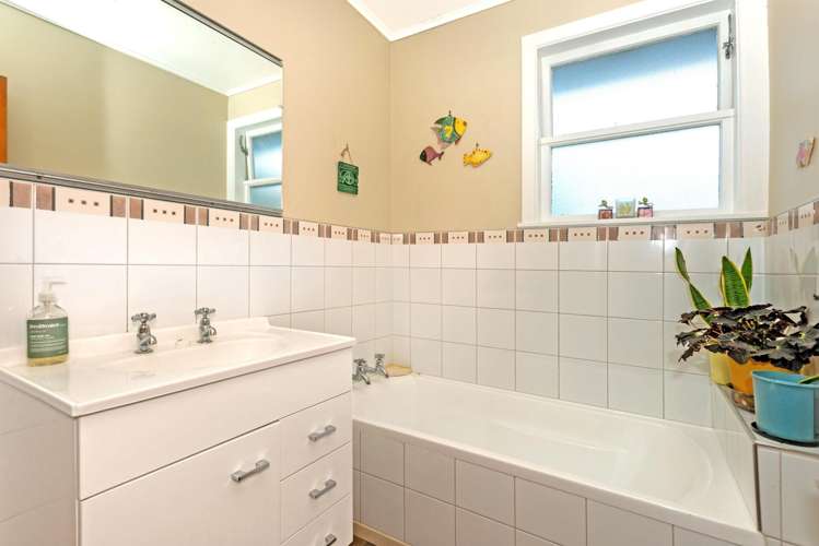 9 Ropata Street Kaiti_11