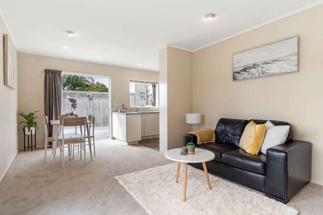 2/375 Wairau Road Totara Vale_3