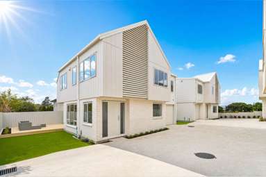 32 Glennandrew Drive_4