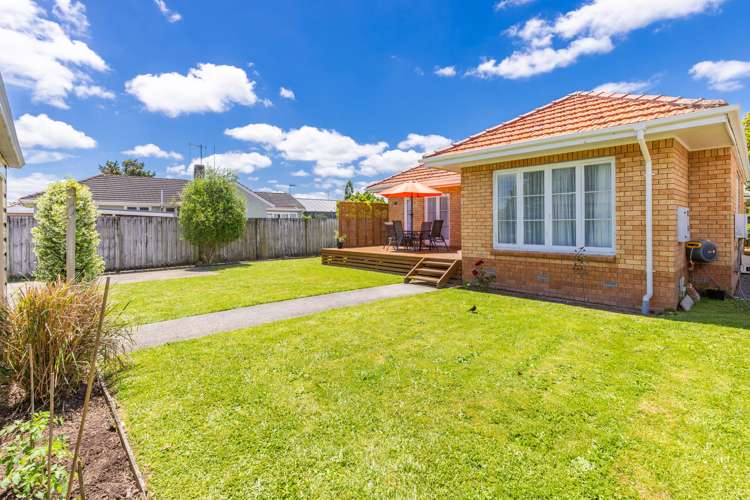 228 Fox Street Hamilton East_16