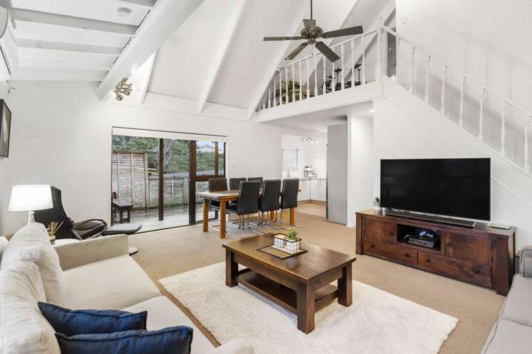 2/58 Aeroview Drive Beach Haven_1