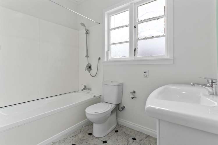 62 Beach Road Pahurehure_15