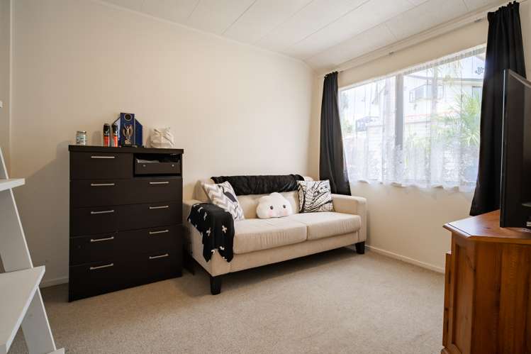 1/5 Miriam Corban Heights Henderson_14