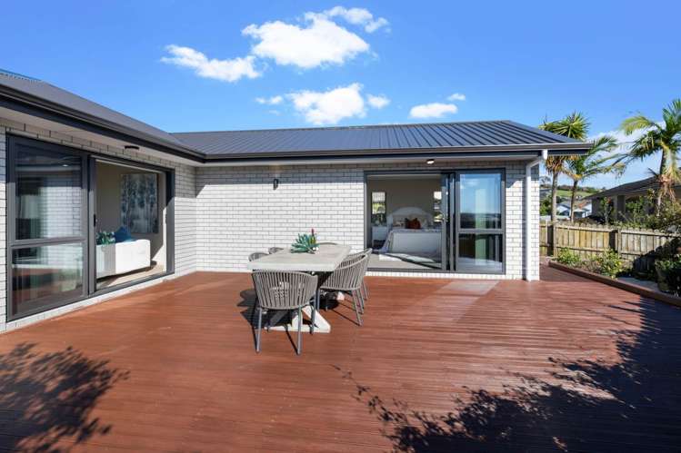 28 Arrowsmith Drive Clover Park_17