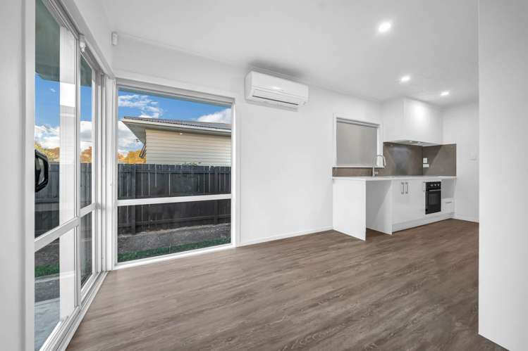 24 Laxon Avenue Otara_12