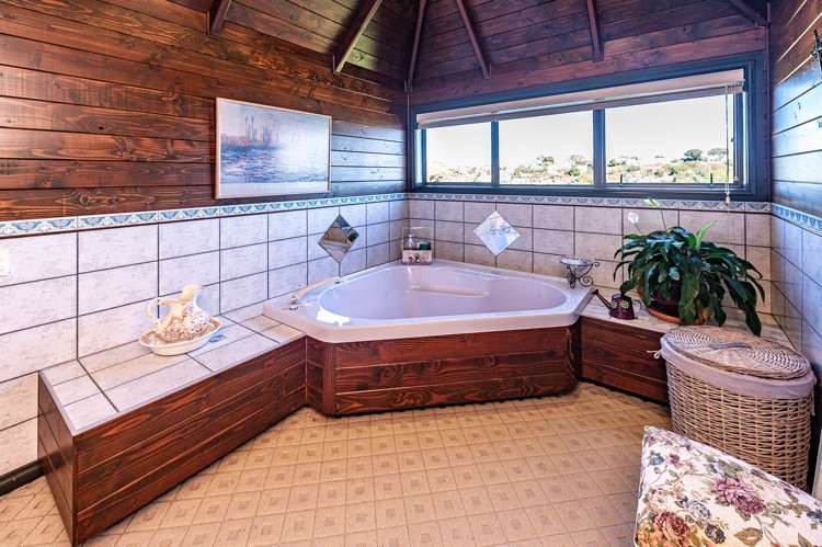 22 Shakespeare Road Bastia Hill_7