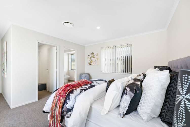 37 Sunningdale Street Wattle Downs_18