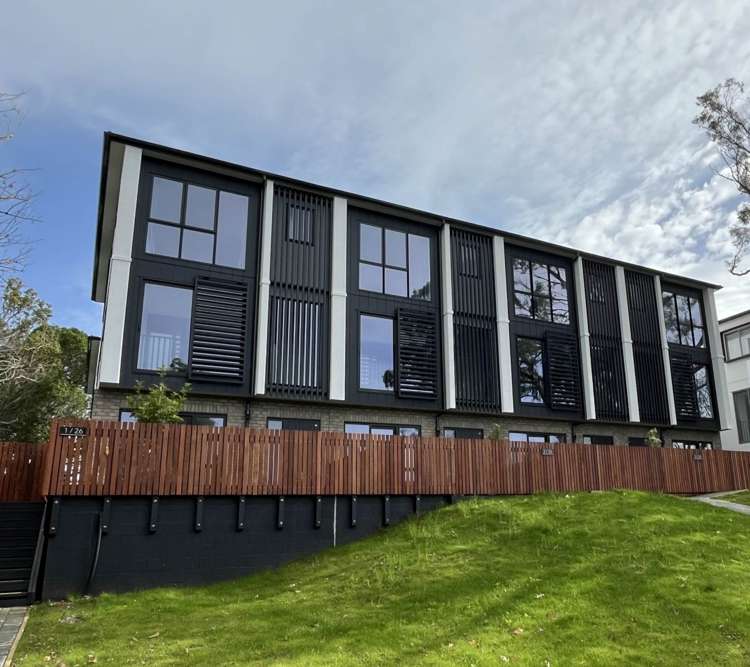 2/26 Glenmore Road_0