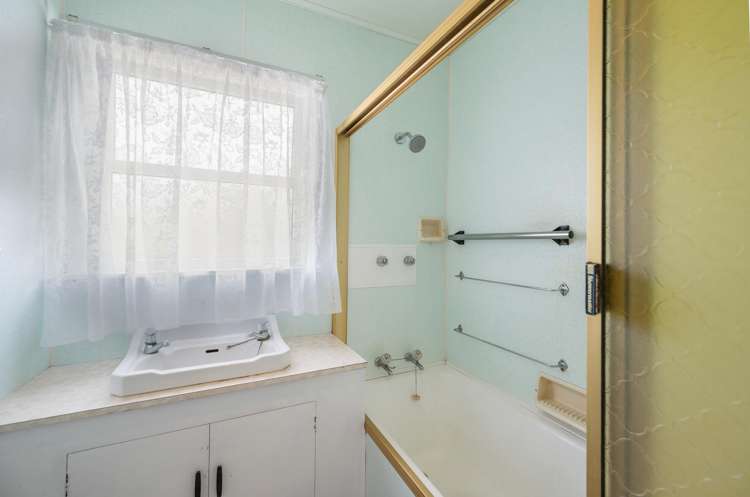 24 Manson Avenue Stoke_10