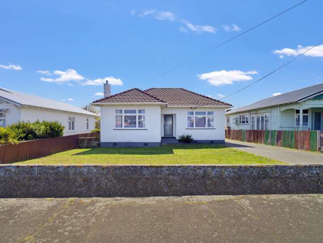Sun-soaked, stress-free living on Puriri Street