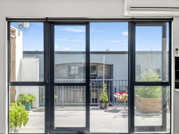 2/8 Homersham Place Burnside_21