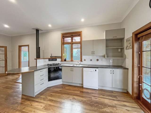 10 Stanley Avenue 10930_1