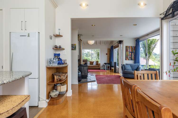 16 La Trobe Track Karekare_17