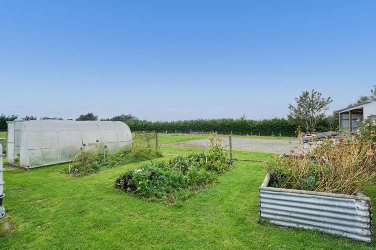 411 Flora Road East Makarewa_36