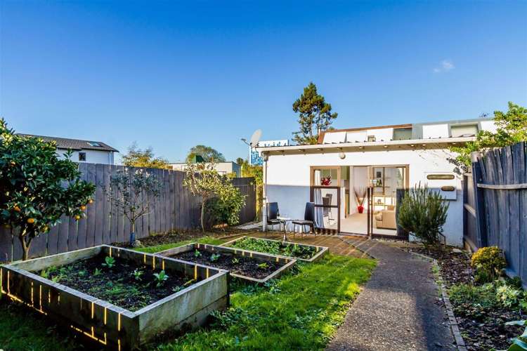 3/6 Willcott Street_0