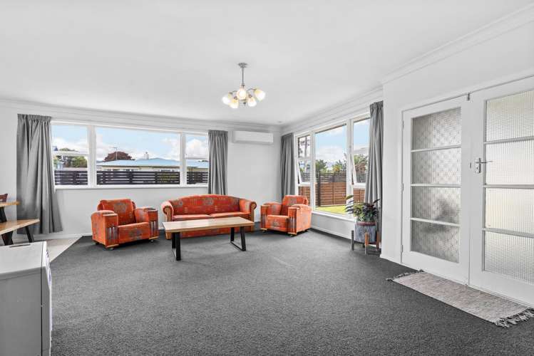 587 Queen Street East Levin_7