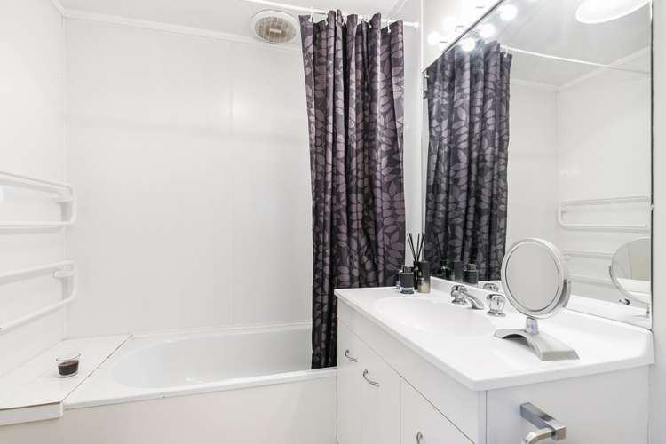 1/111 Cook Street Cockle Bay_9