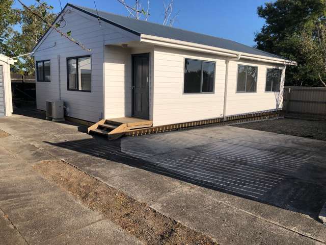 3 Bedroom Home Sought After Position in Lansdowne