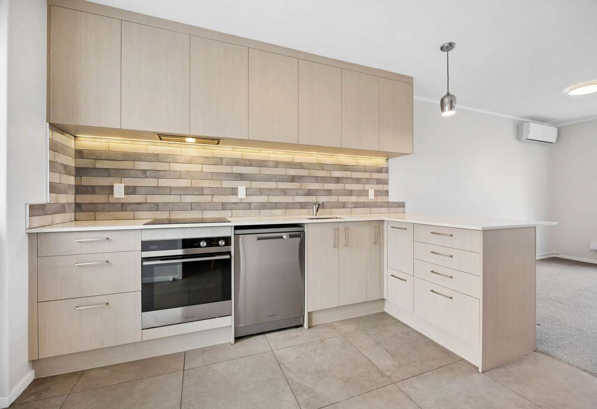 2/10 Matiere Road_1