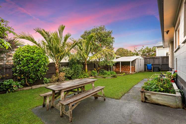 1 Dawnhaven Drive Te Atatu Peninsula_11
