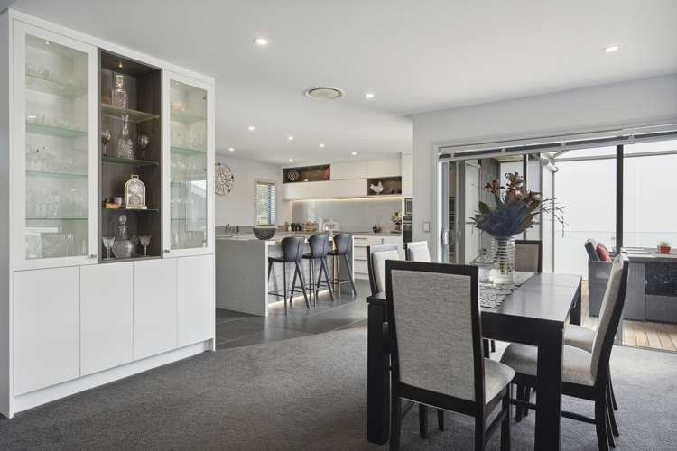 71 Endeavour Drive Whitby_17