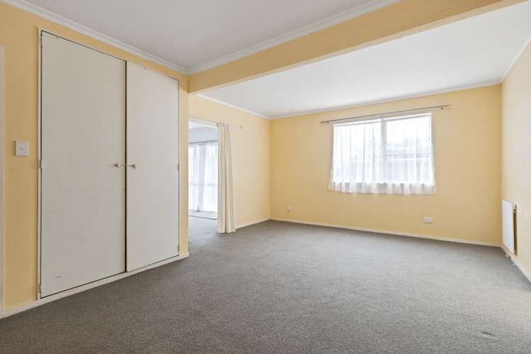 8 Waiwera Crescent Maupuia_8