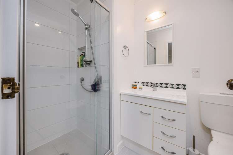 5A Busby Street Blockhouse Bay_15