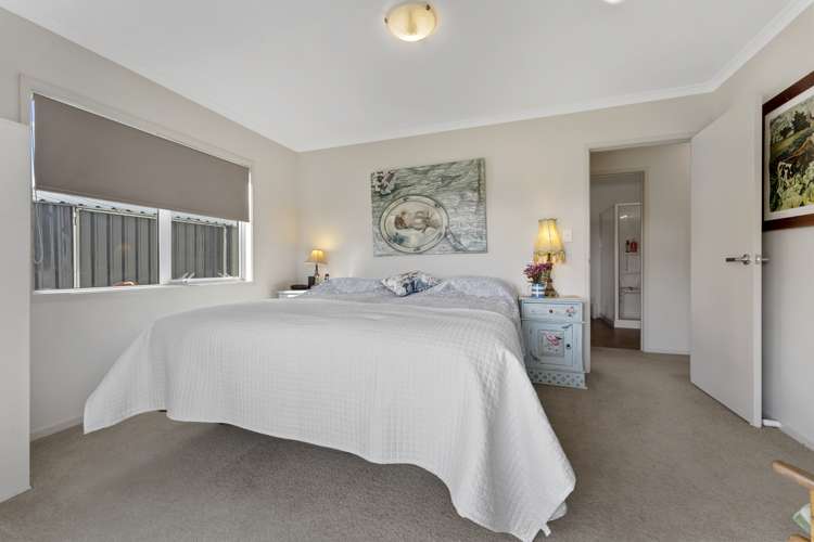 4 Montague Grove Stratford_11