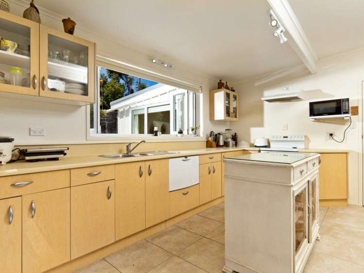 81 Oaia Road Muriwai_9