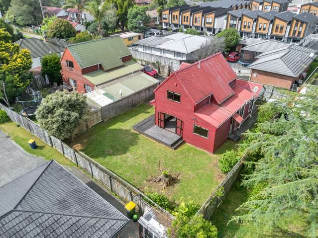 Easy Family Living on Swanson Road!