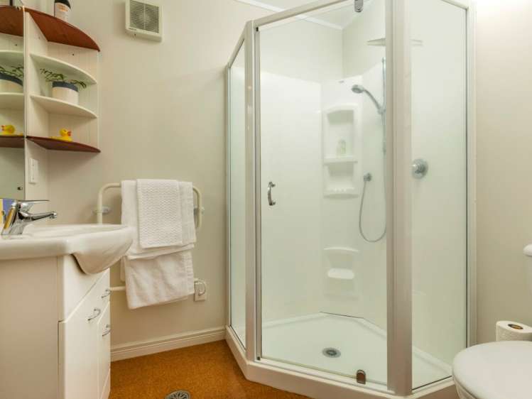 8 Seabreeze Road Narrow Neck_25