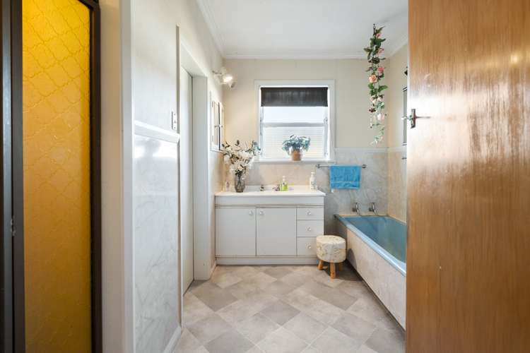 448 Tremaine Avenue Takaro_18