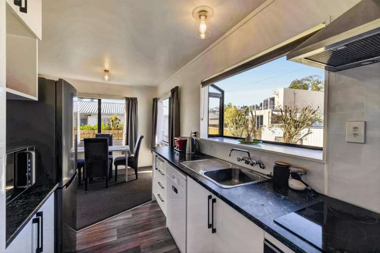 8A Solomon Street Brookfield_5