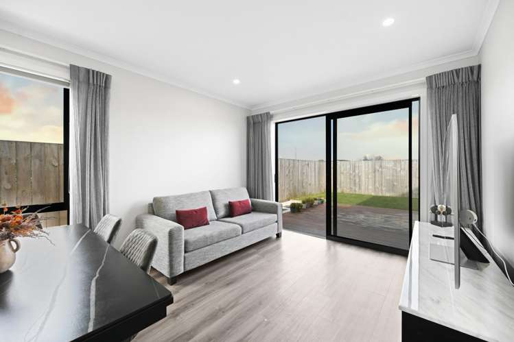 2/10 Bourn Heath Drive Rototuna_10