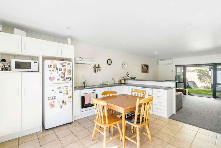 11/3 Ambrico Place New Lynn_5