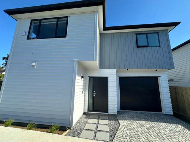 STUNNING Modern 4 Bedroom, 3 Bathroom Family H...