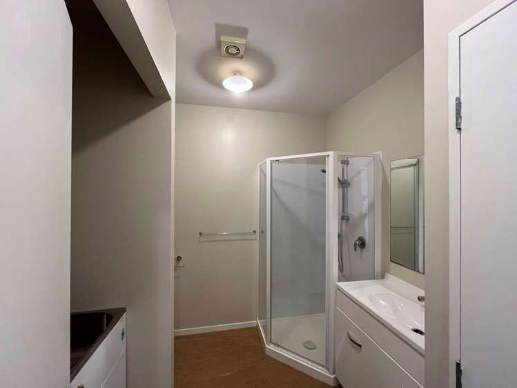 11/242 Great North Road Henderson_10