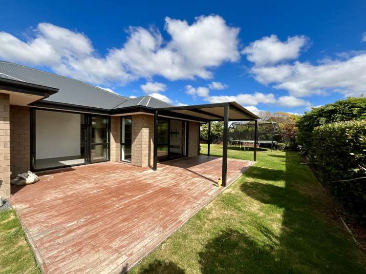 54 Grayshott Avenue 1411_22