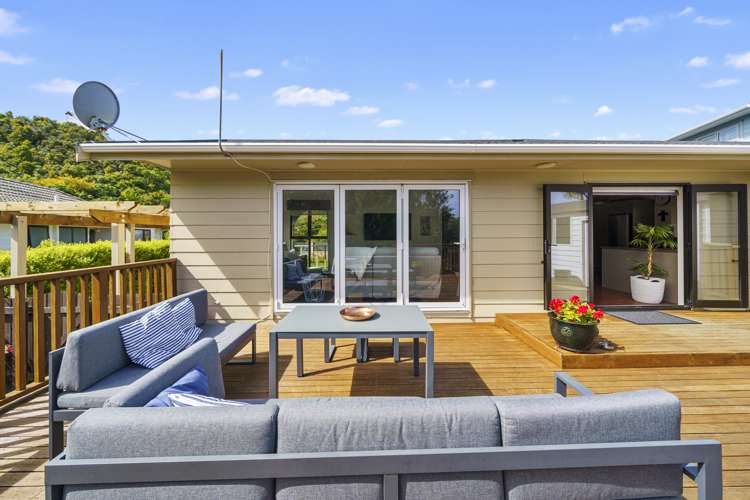 2 Tedder Way Karori_15