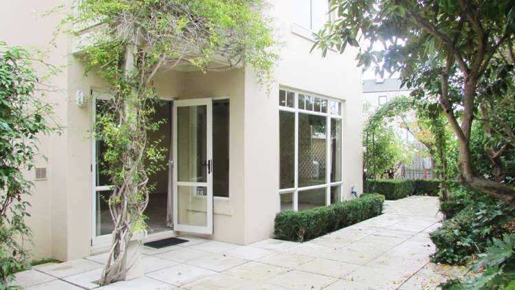 1/32 Winchester Street Merivale_7