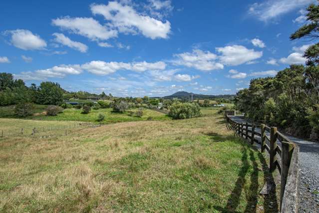 Elevated Lifestyle Section in Sought After Maunu
