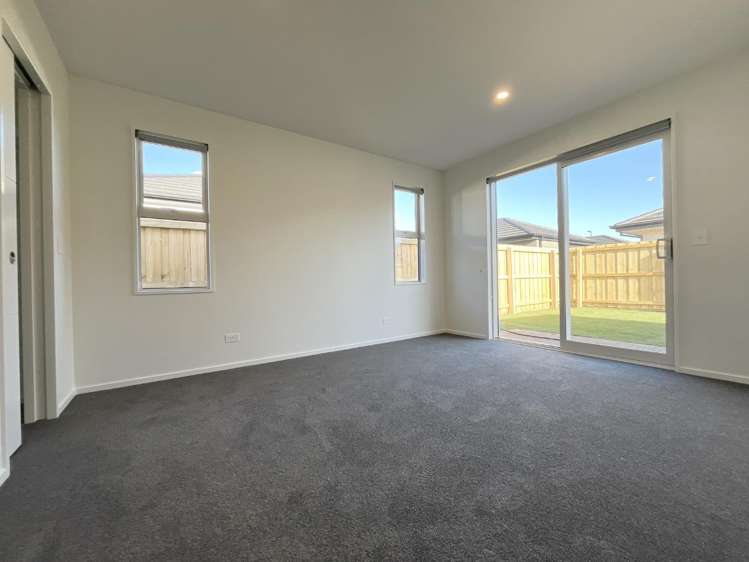 9 Accadia Drive 11103_12