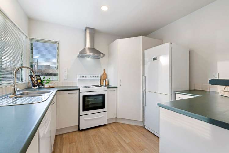 2/253 Wairau Road Totara Vale_10