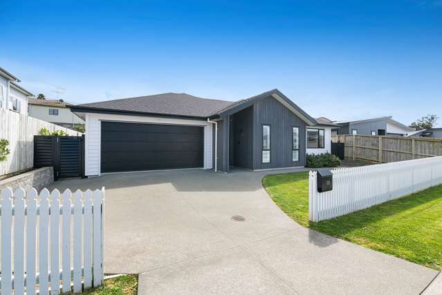 13 Surf View Crescent Red Beach_2